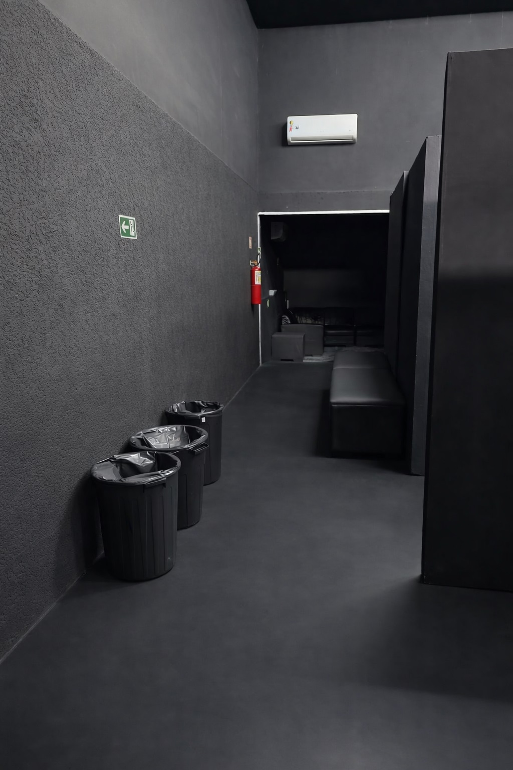 Corredor Cabines/Sala de vídeo